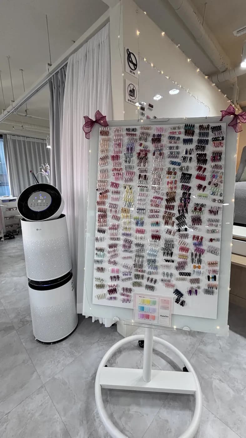 JIA NAIL 美甲 明洞 2,000色凝膠色牆