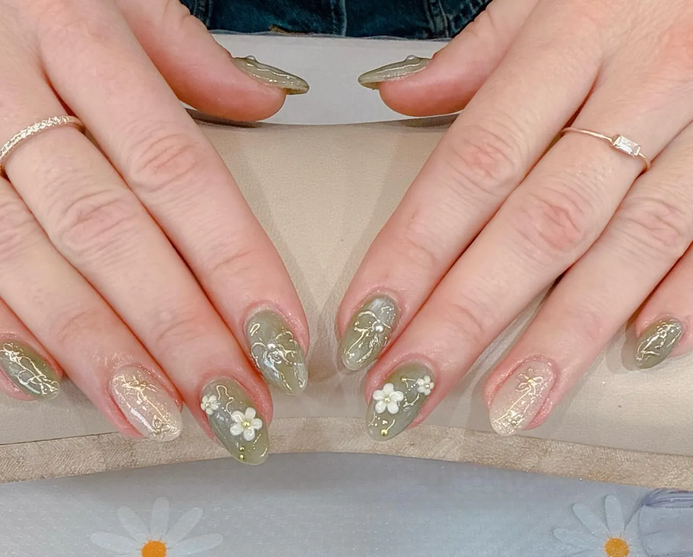 綠色花朵凝膠美甲 · JIA NAIL 美甲 明洞