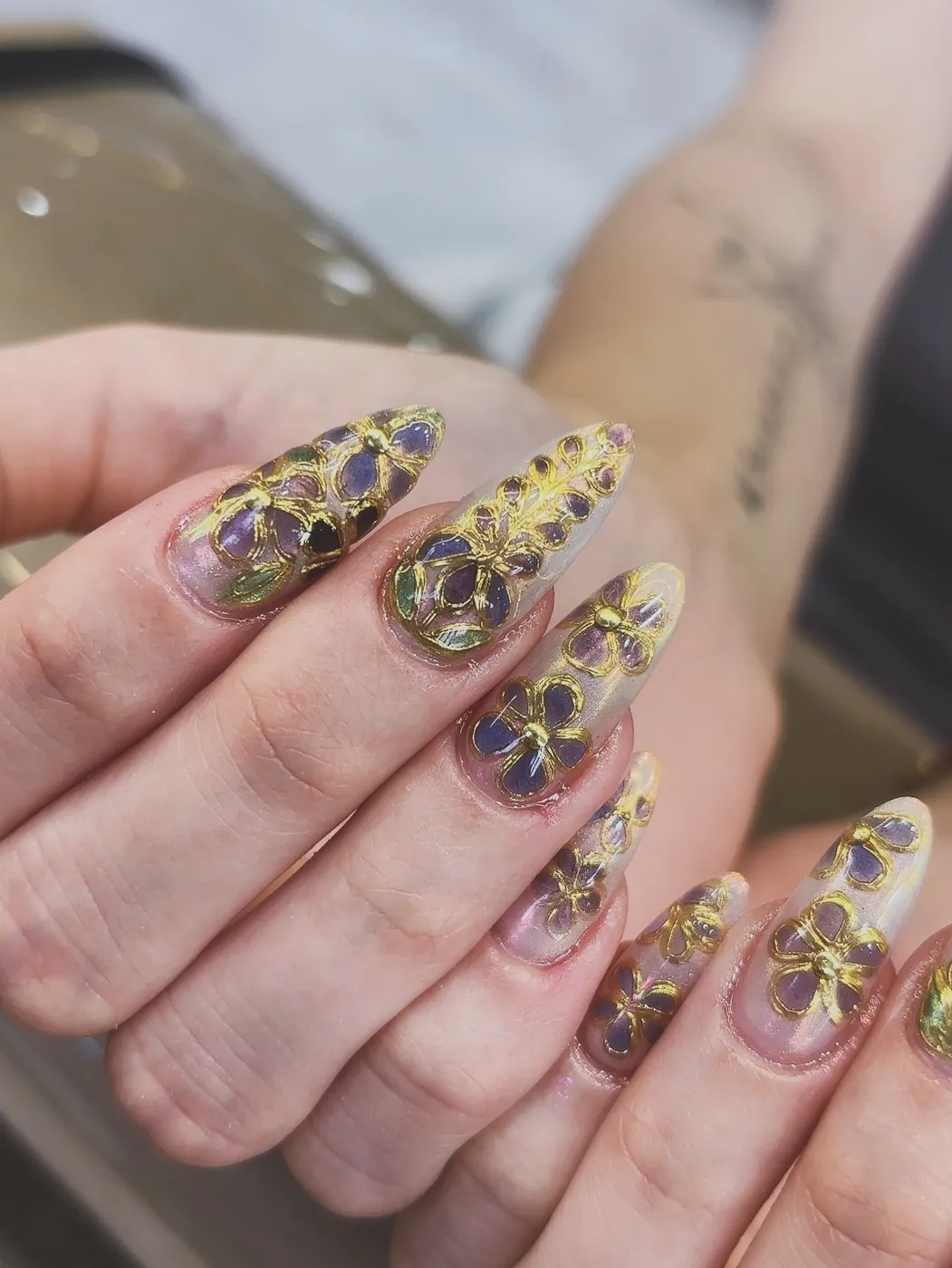 黃色圖騰凝膠美甲 · JIA NAIL 美甲 明洞